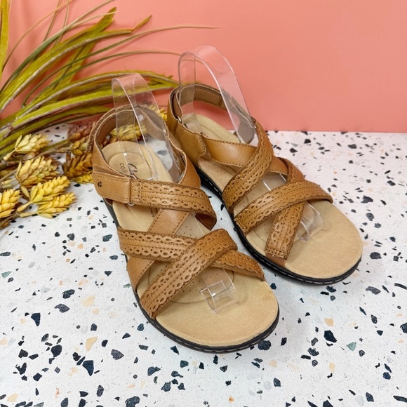 NEW Clark’s Laurieann Rena Leather Tan Hook & Loop Strappy Women’s Sandals Sz 10 - Picture 1 of 10